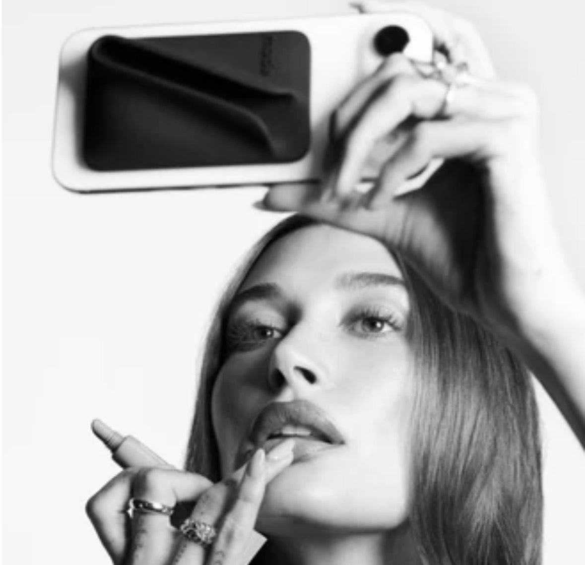 R H O D E Snap-On Lip Case (Black)